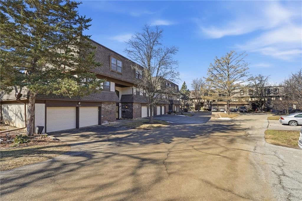 10132 Locust Street — photo 2