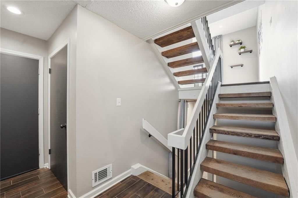10132 Locust Street — photo 5