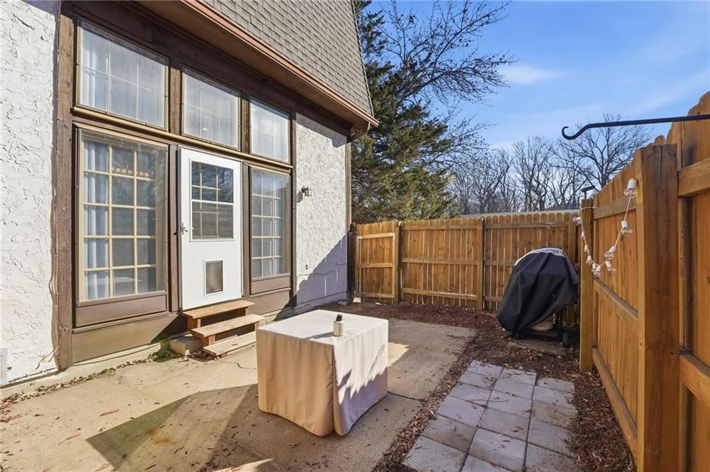 10132 Locust Street — photo 39