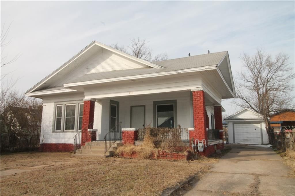 910 W 9th Street, Coffeyville, KS