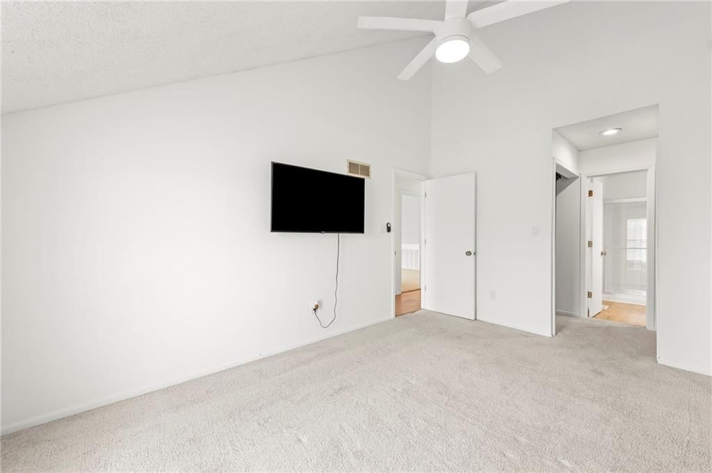 6010 N Bellefontaine Avenue — photo 22