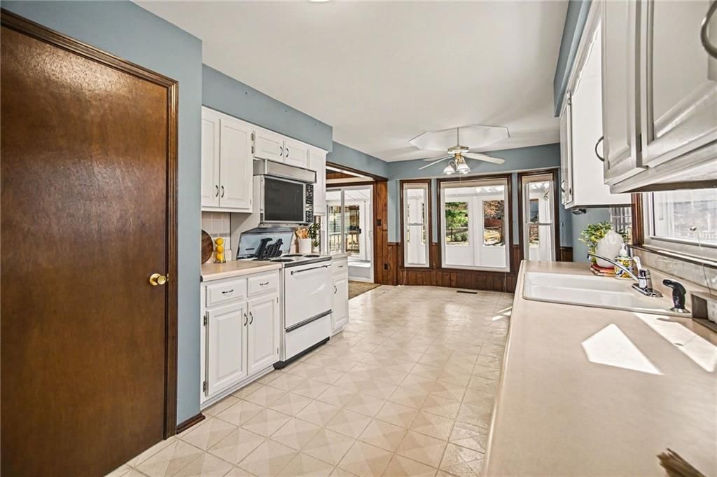 8914 Country Hill Court — photo 9