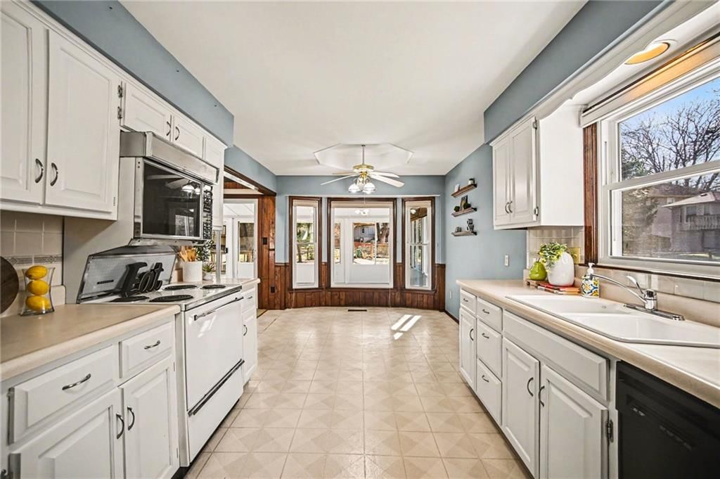 8914 Country Hill Court — photo 10