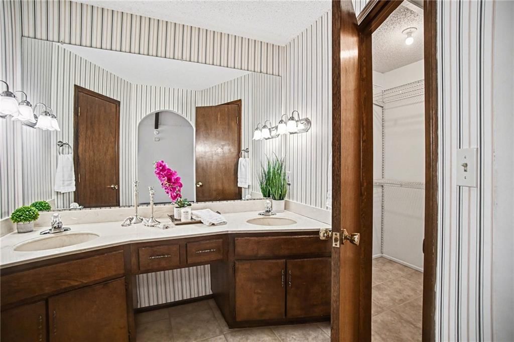 8914 Country Hill Court — photo 16