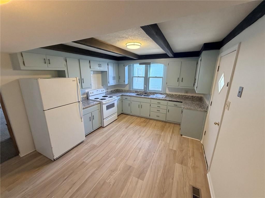 707 W 8th Street — photo 5