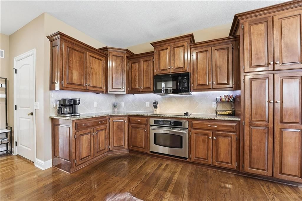 9407 N Laurel Avenue — photo 9