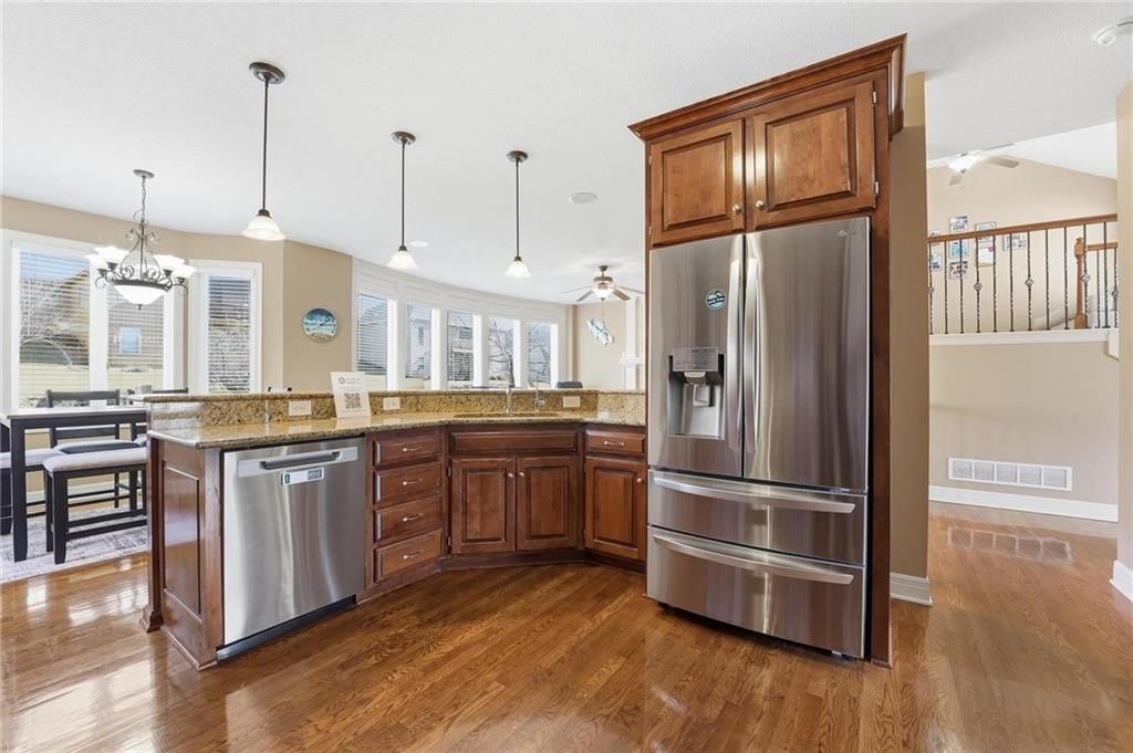 9407 N Laurel Avenue — photo 10