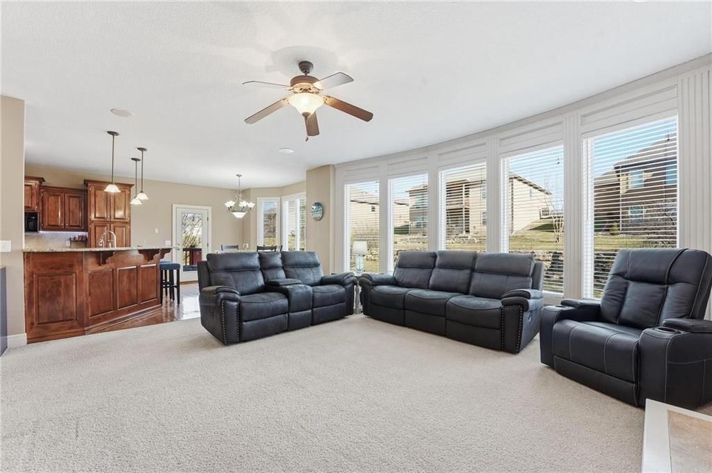 9407 N Laurel Avenue — photo 17