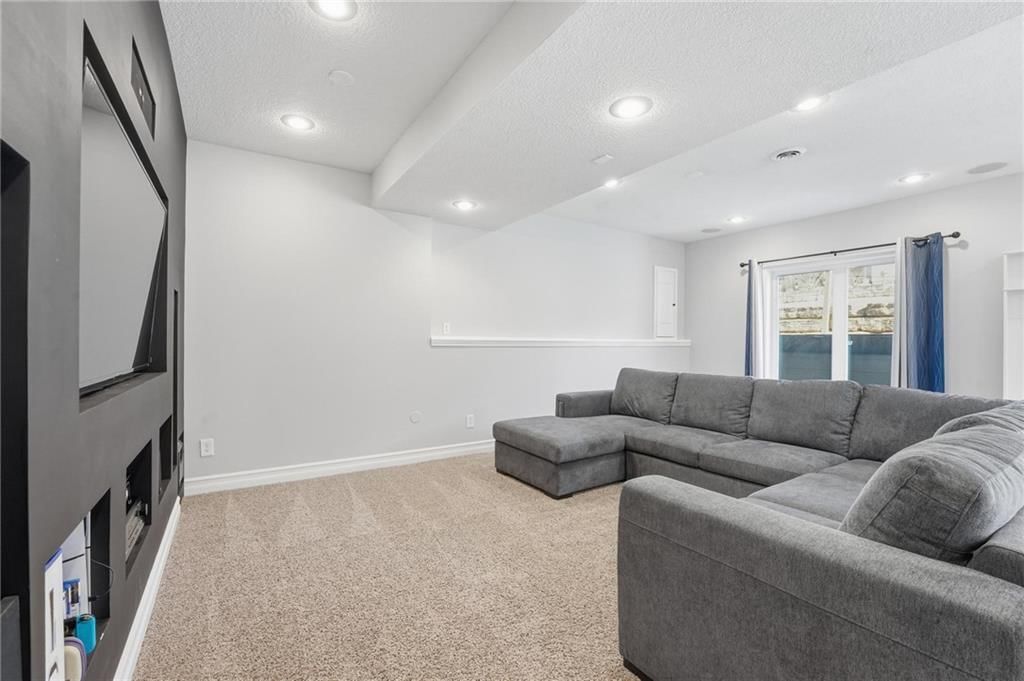 9407 N Laurel Avenue — photo 37