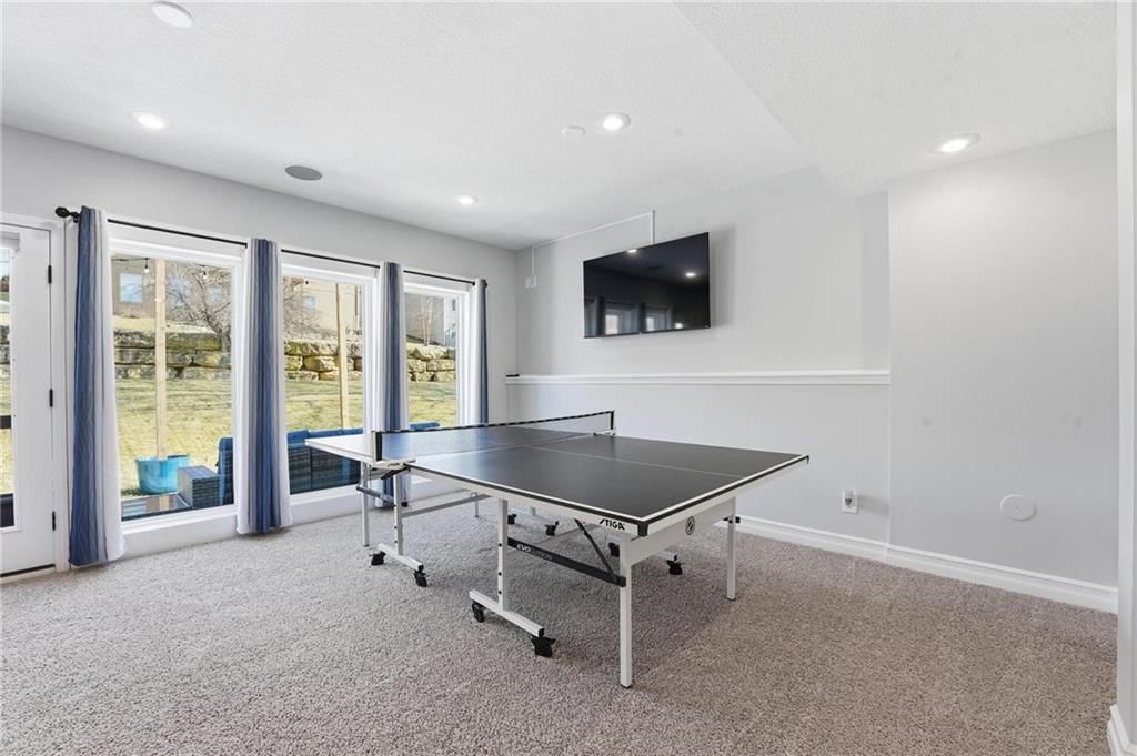 9407 N Laurel Avenue — photo 41