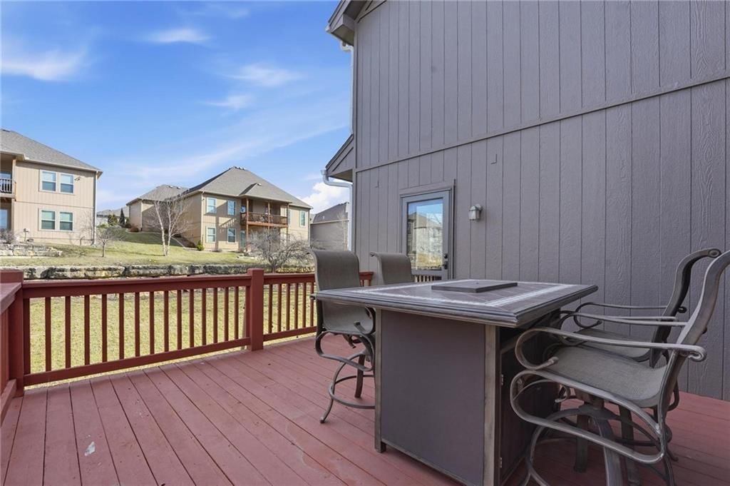 9407 N Laurel Avenue — photo 45