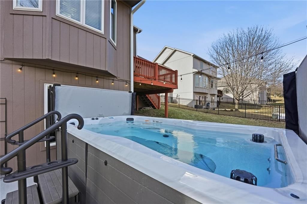 9407 N Laurel Avenue — photo 48
