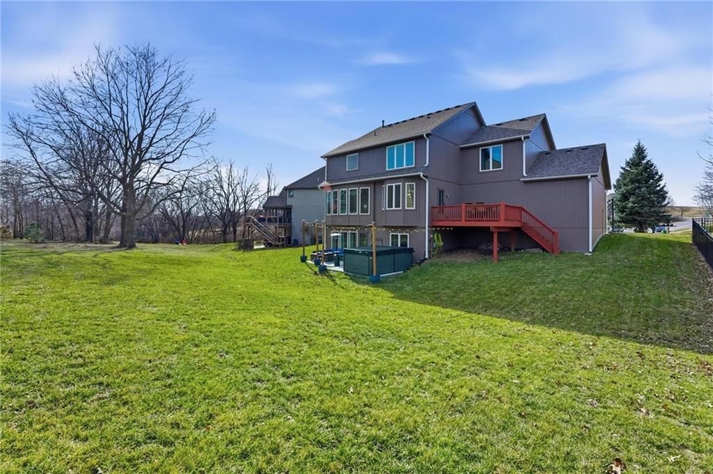 9407 N Laurel Avenue — photo 53
