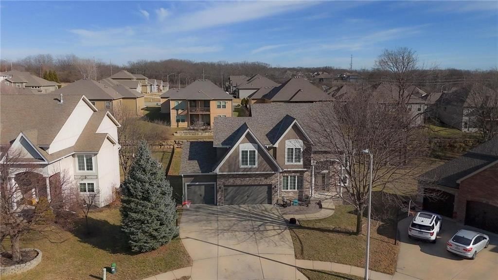 9407 N Laurel Avenue — photo 60