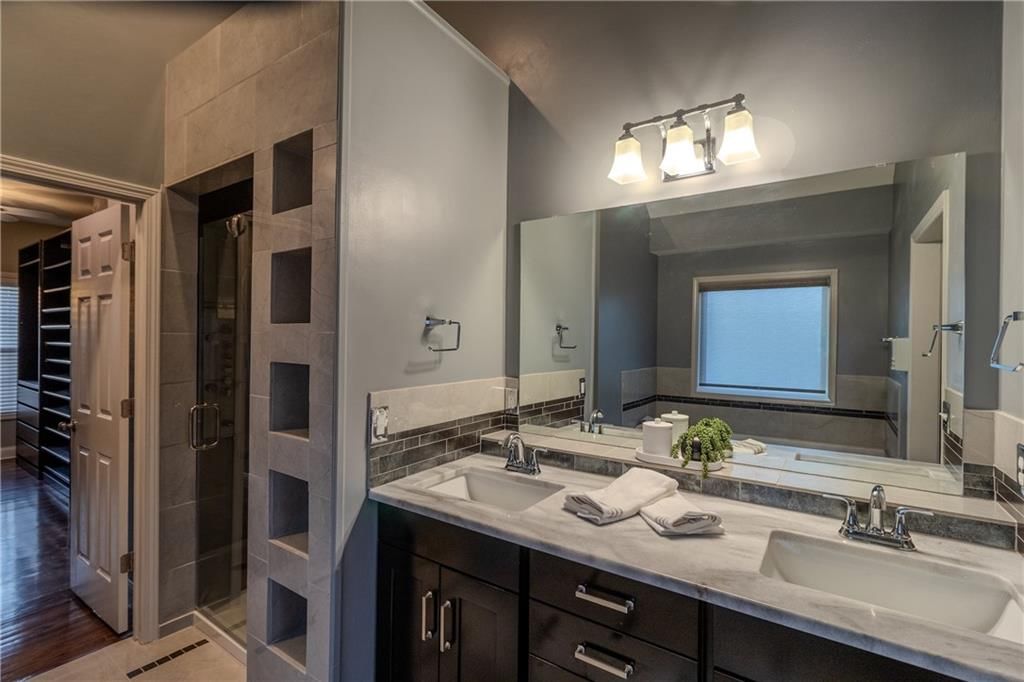 8643 N Myrtle Avenue — photo 17