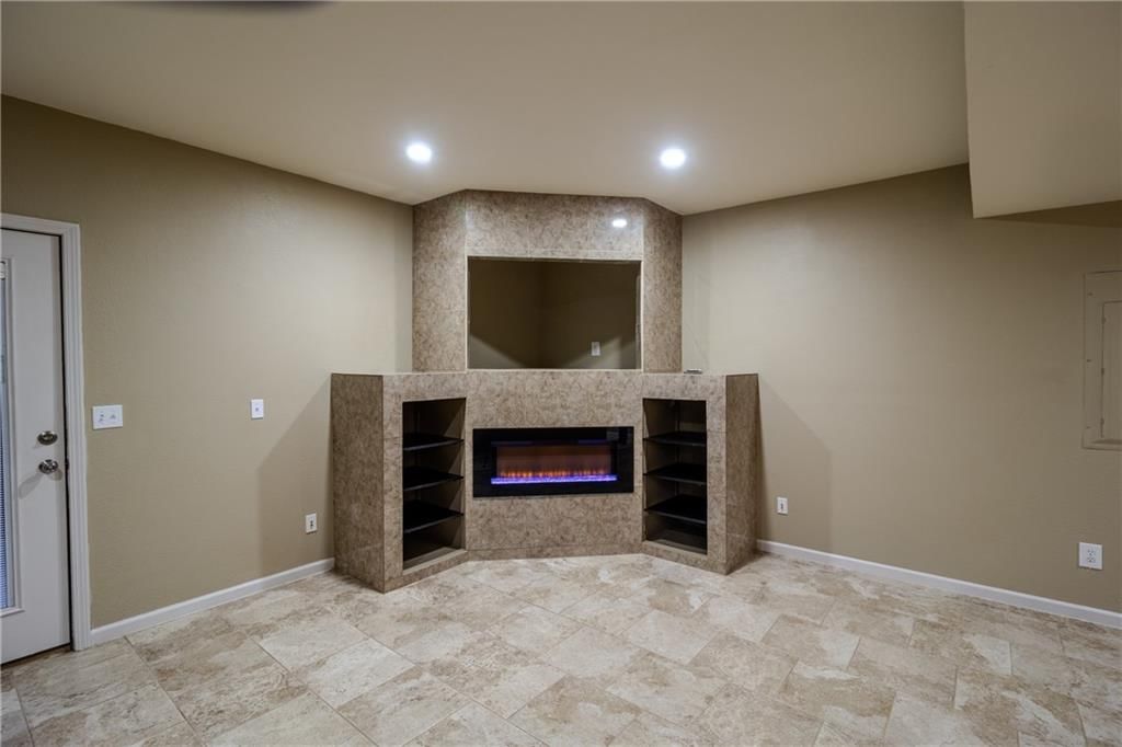 8643 N Myrtle Avenue — photo 29