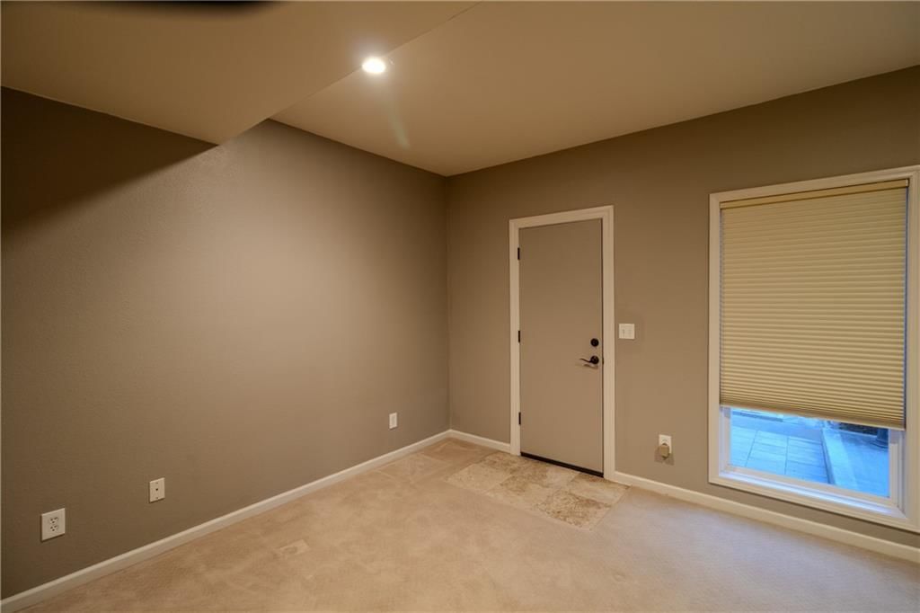 8643 N Myrtle Avenue — photo 32