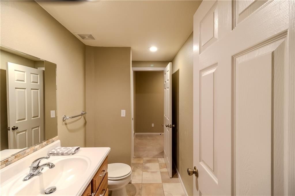 8643 N Myrtle Avenue — photo 33