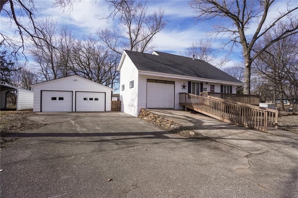 112 Walnut Court, Perry, KS