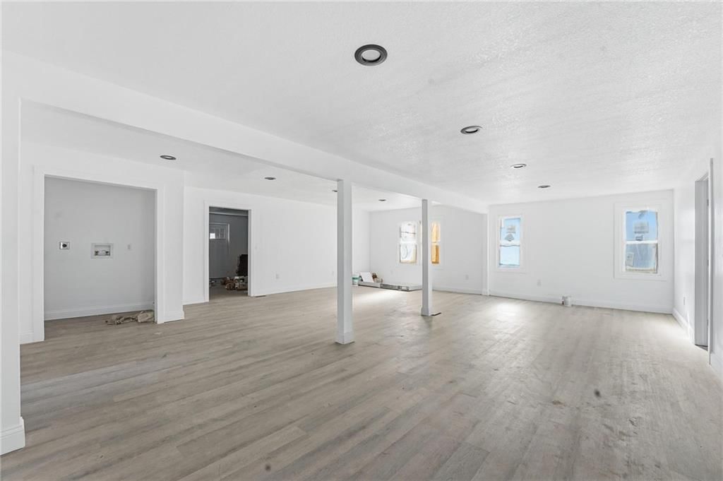 1407 Colorado Avenue — photo 5