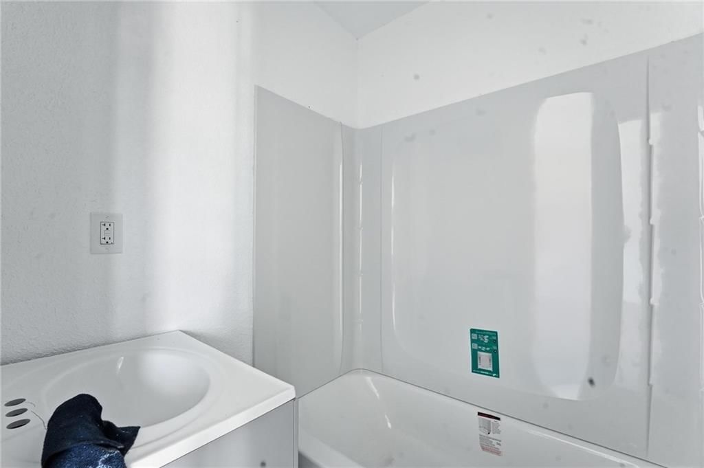 1407 Colorado Avenue — photo 11