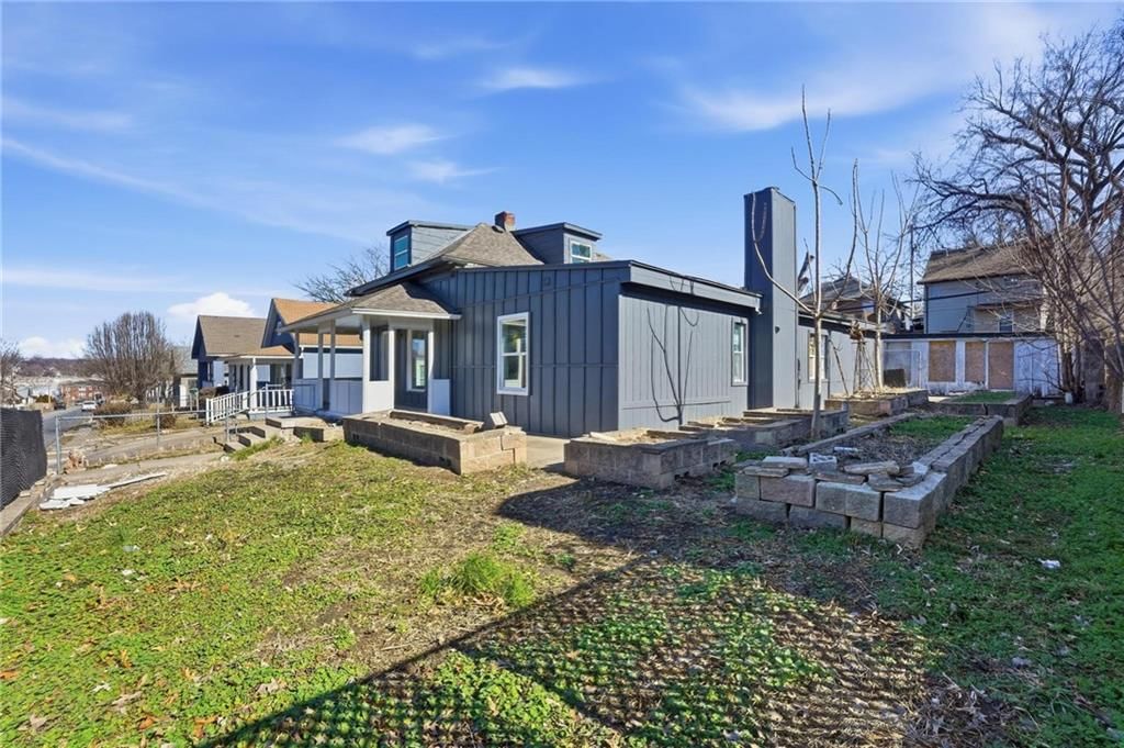 1407 Colorado Avenue — photo 28
