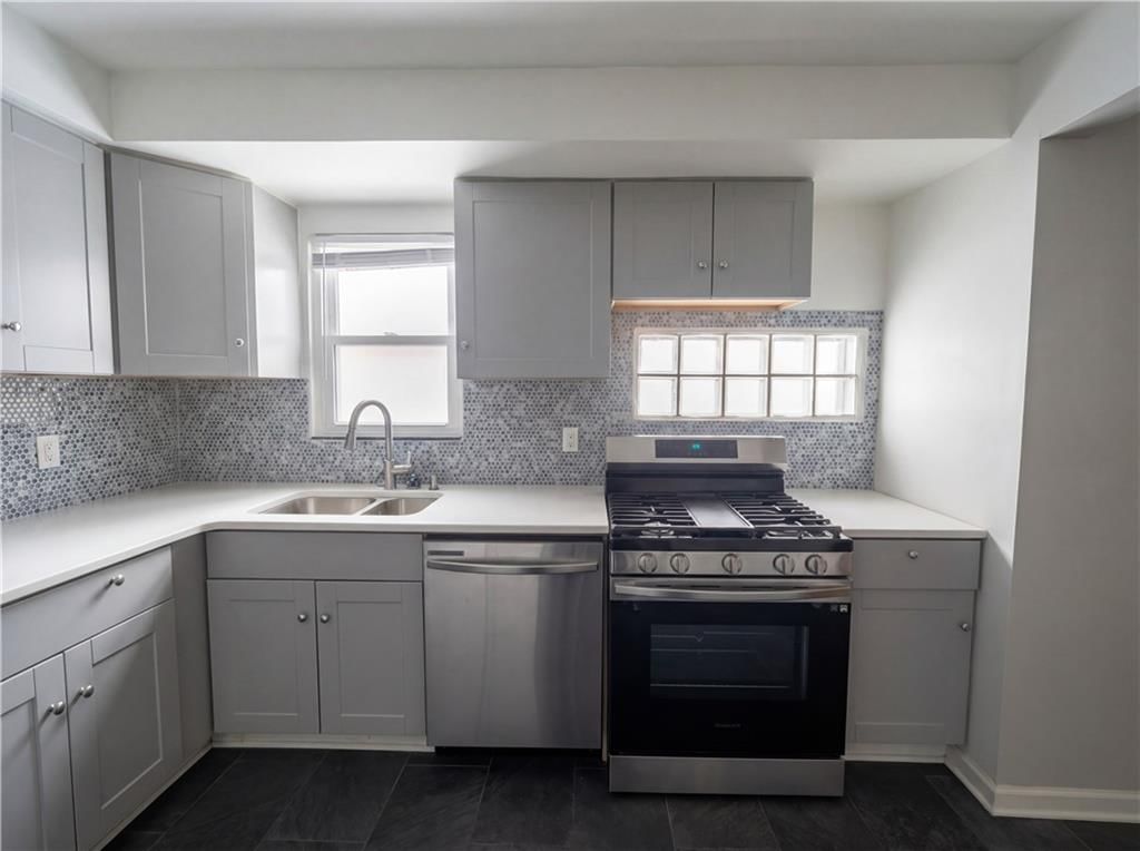 715 E 72nd Terrace — photo 2