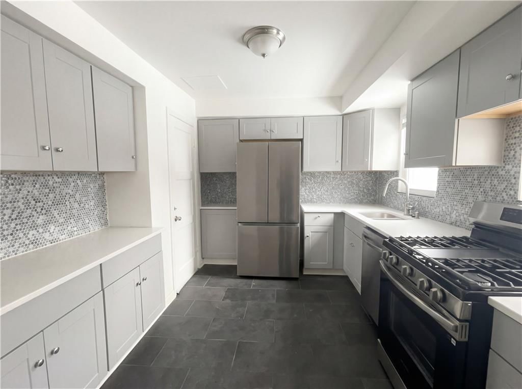 715 E 72nd Terrace — photo 14