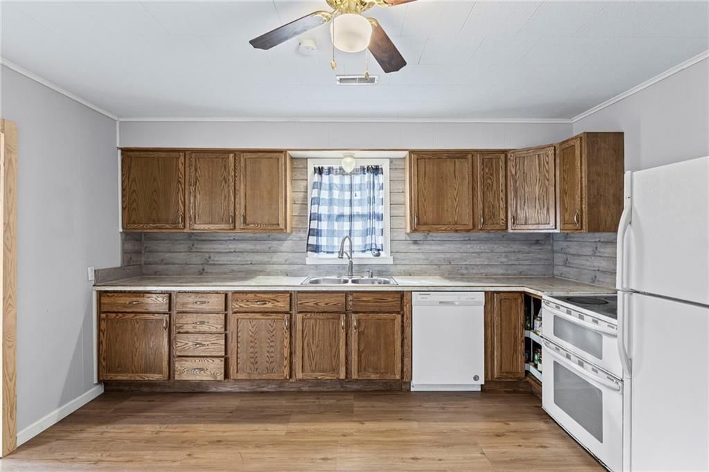 140 Walnut Avenue — photo 2