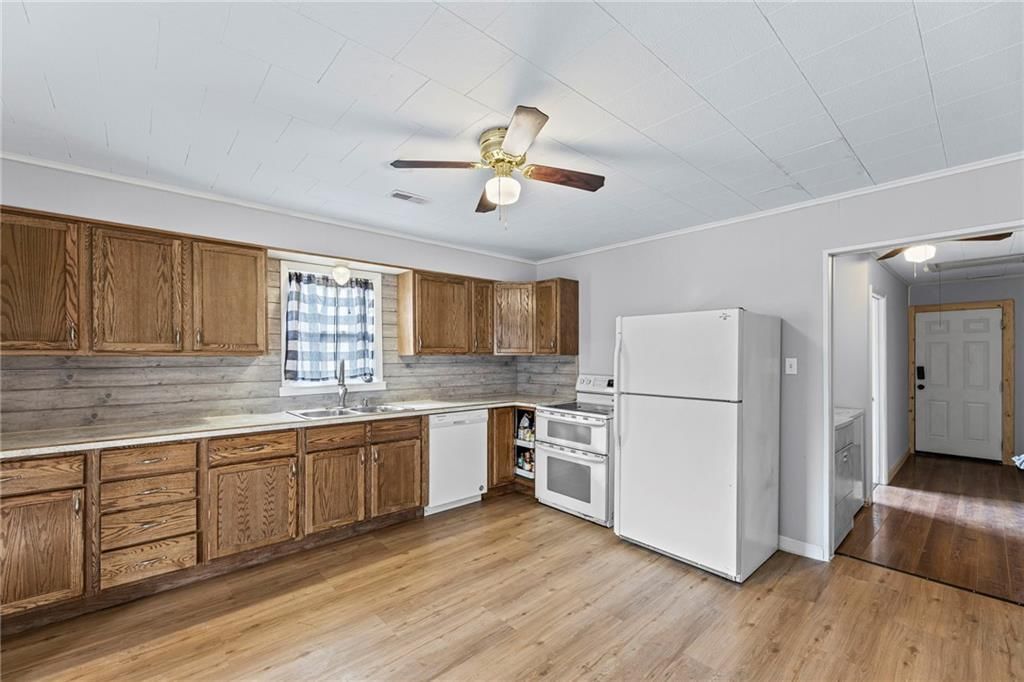 140 Walnut Avenue — photo 11