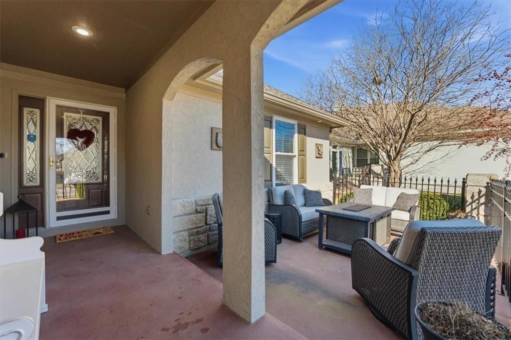 4136 SW Minnesota Drive — photo 3