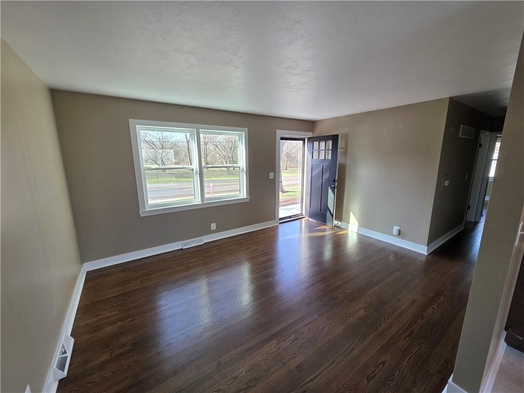 212 W Cambridge Road — photo 4