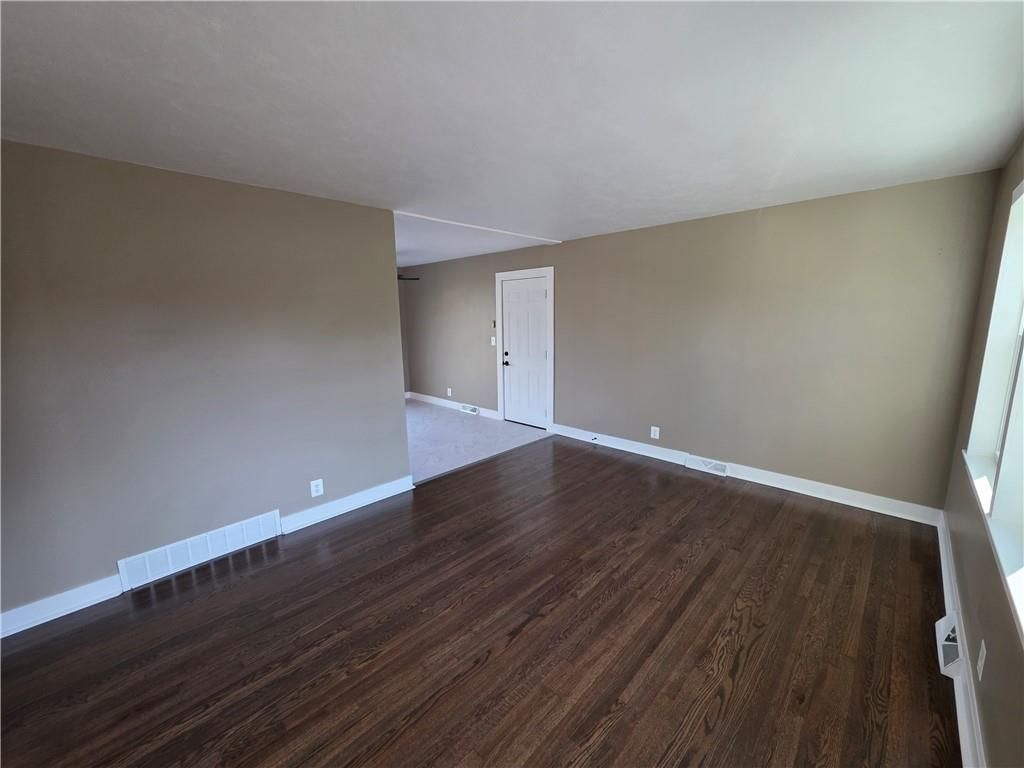 212 W Cambridge Road — photo 5