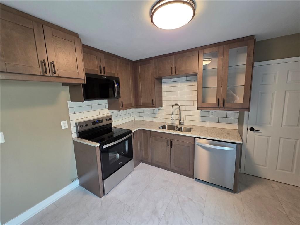 212 W Cambridge Road — photo 7