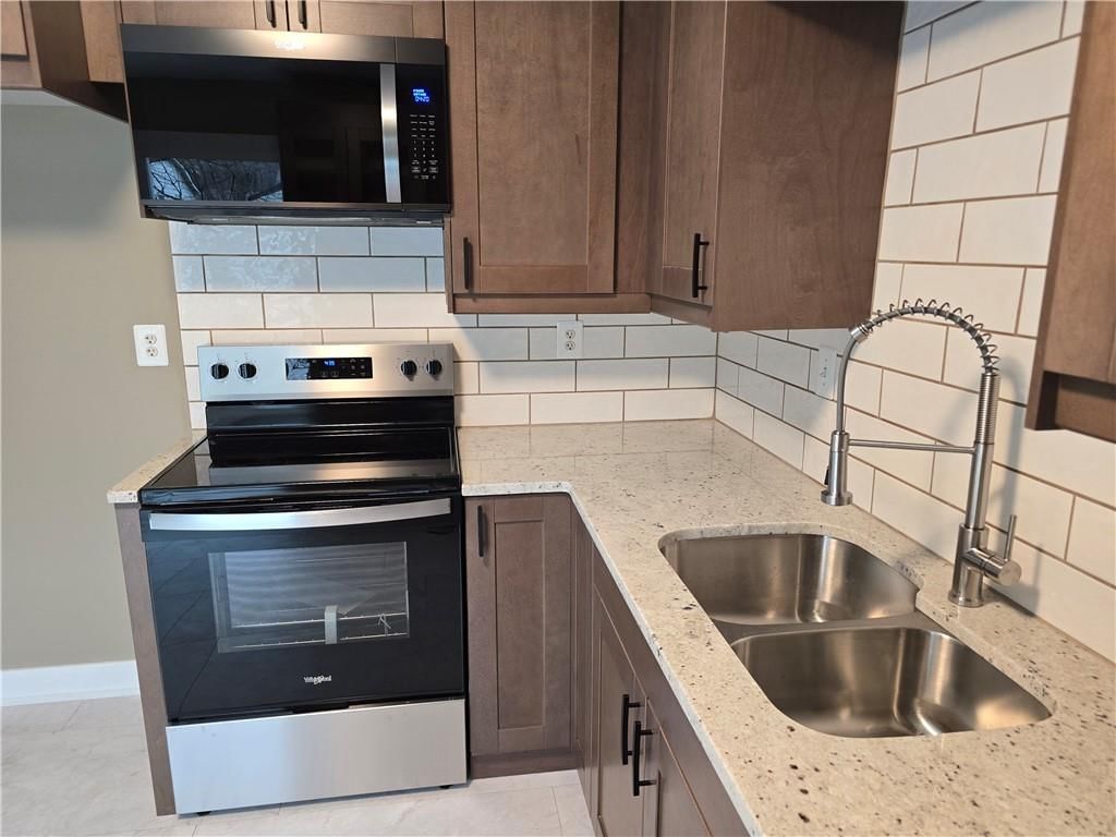 212 W Cambridge Road — photo 12