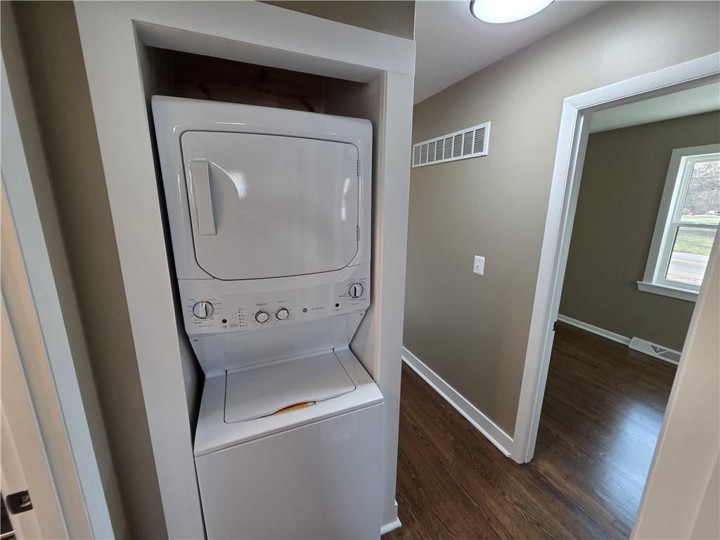212 W Cambridge Road — photo 14
