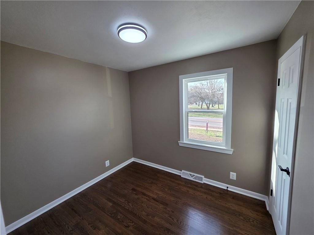 212 W Cambridge Road — photo 15