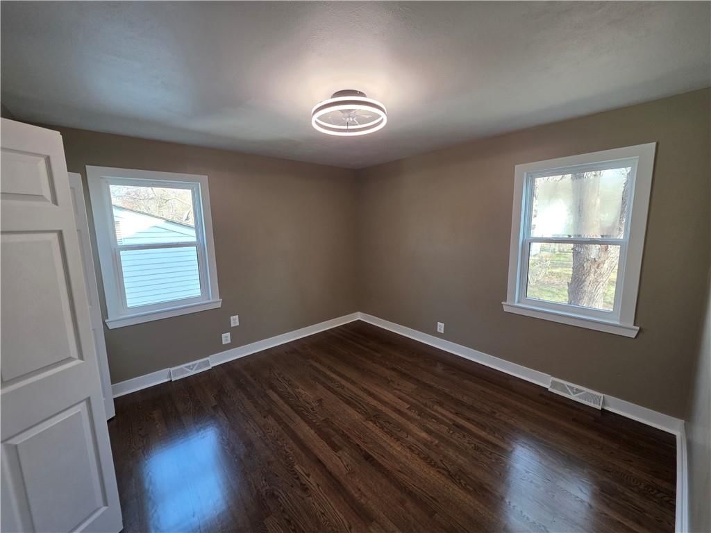 212 W Cambridge Road — photo 17