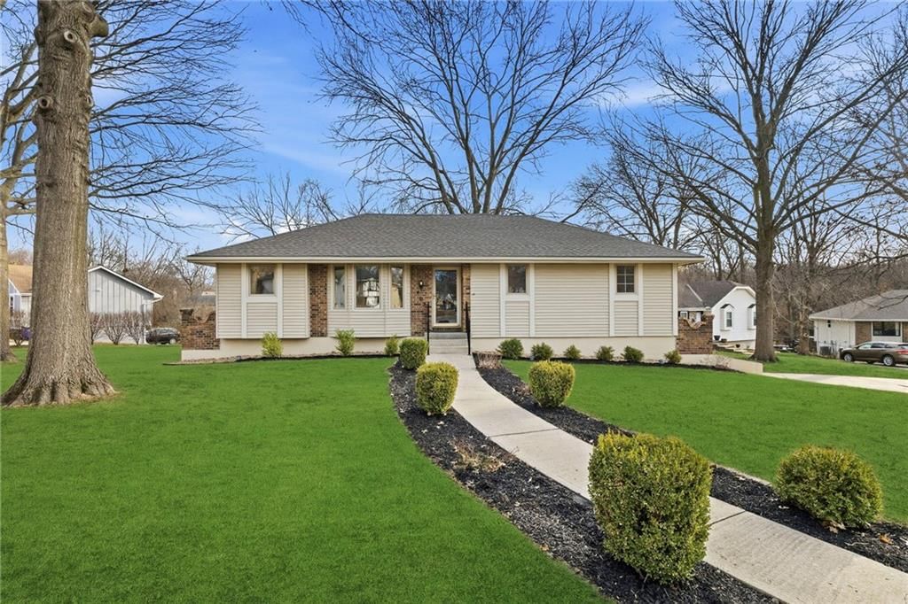 405 NE Grant Court, Lee's Summit, MO