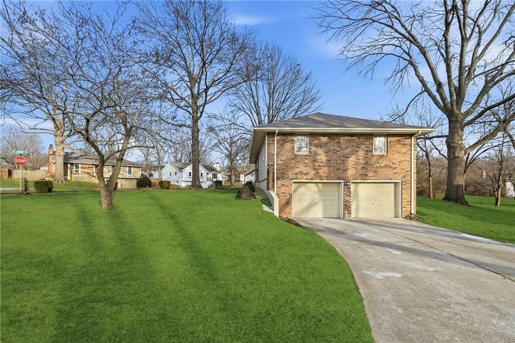 405 NE Grant Court — photo 4