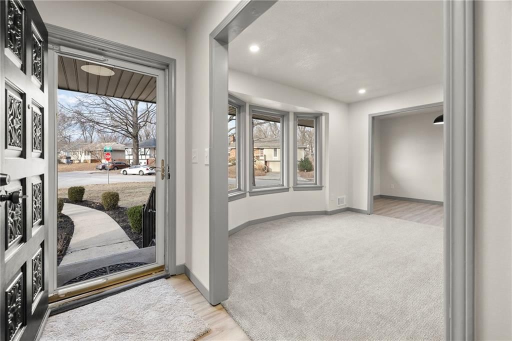 405 NE Grant Court — photo 5