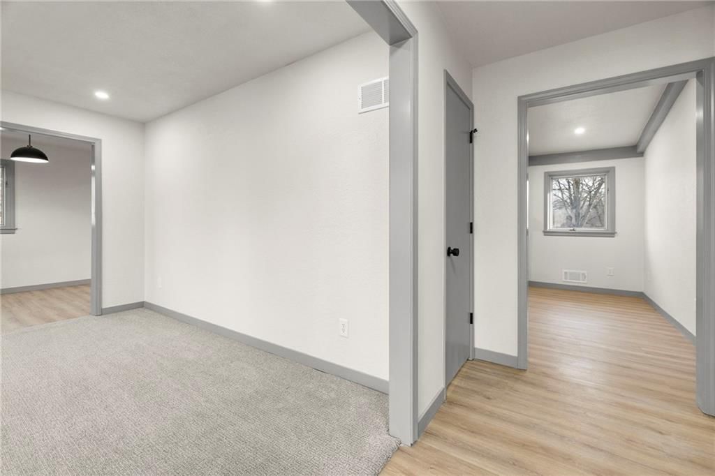 405 NE Grant Court — photo 6
