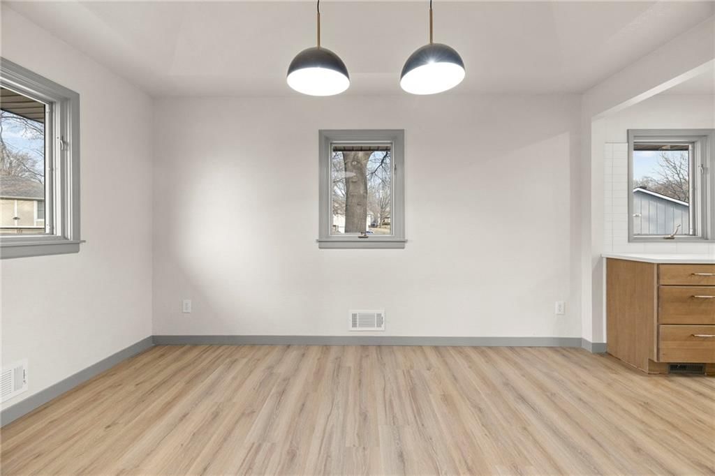 405 NE Grant Court — photo 10