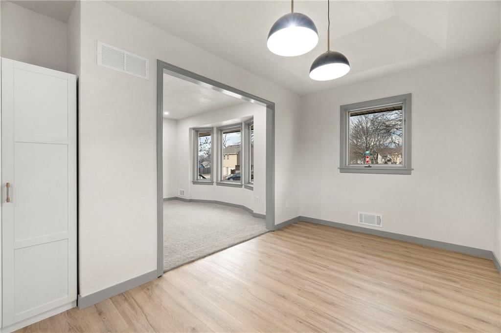 405 NE Grant Court — photo 12