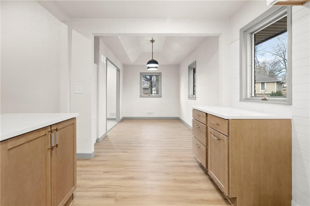 405 NE Grant Court — photo 13