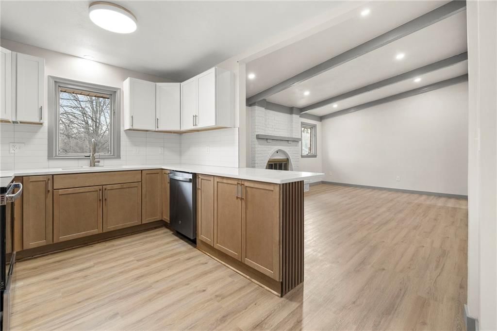 405 NE Grant Court — photo 15