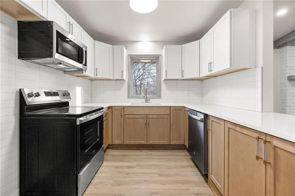 405 NE Grant Court — photo 16