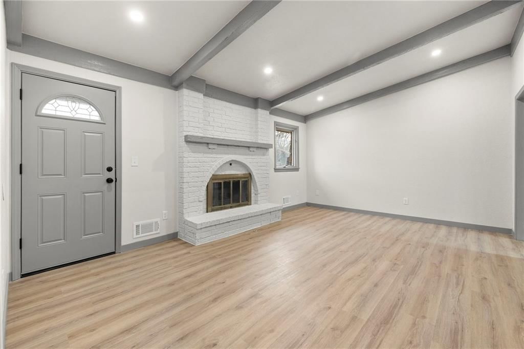 405 NE Grant Court — photo 18