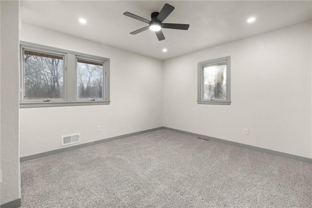 405 NE Grant Court — photo 21