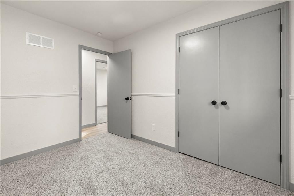 405 NE Grant Court — photo 26
